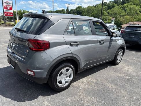 Used 2020 Hyundai Venue SE FWD image 4