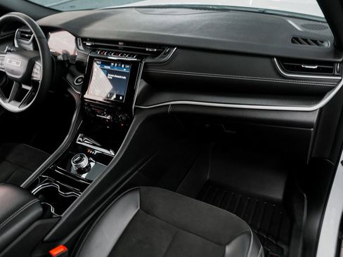 Used 2023 Jeep Grand Cherokee L Laredo image 41