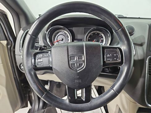 Used 2018 Dodge Grand Caravan SXT image 15