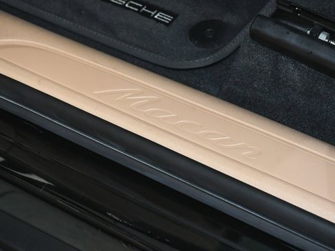 Used 2025 Porsche Macan image 12