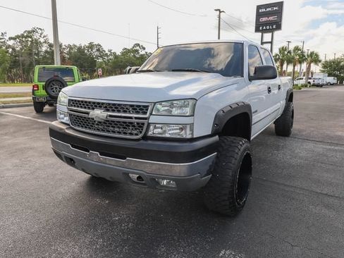 Used 2005 Chevrolet Silverado 2500 LS w/ Snow Plow Prep Package AWD/4WD image 3