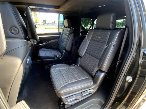 New 2026 Cadillac Escalade ESV V w/ LPO, ONYX Package AWD/4WD image 17