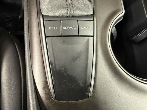 Certified 2022 Toyota Camry SE image 25