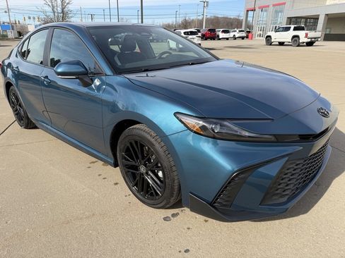 Certified 2025 Toyota Camry SE image 7