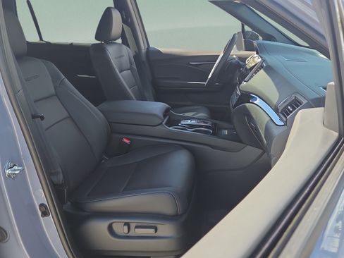 Used 2025 Honda Passport Black Edition image 17