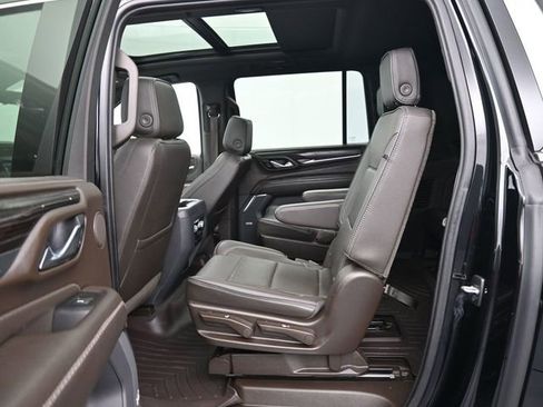 Used 2021 GMC Yukon XL Denali w/ Denali Premium Package image 29