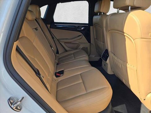 Used 2018 Porsche Macan S image 20