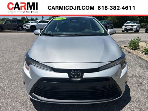 Used 2025 Toyota Corolla LE FWD image 2