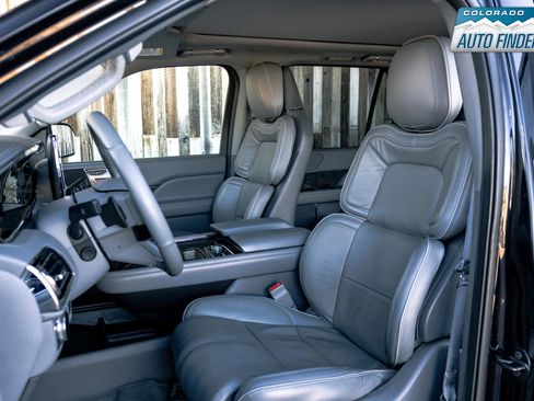 Used 2019 Lincoln Navigator Reserve image 12