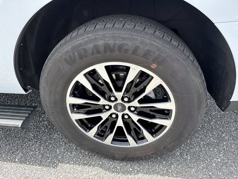 Used 2025 Ford Expedition Platinum AWD/4WD image 19