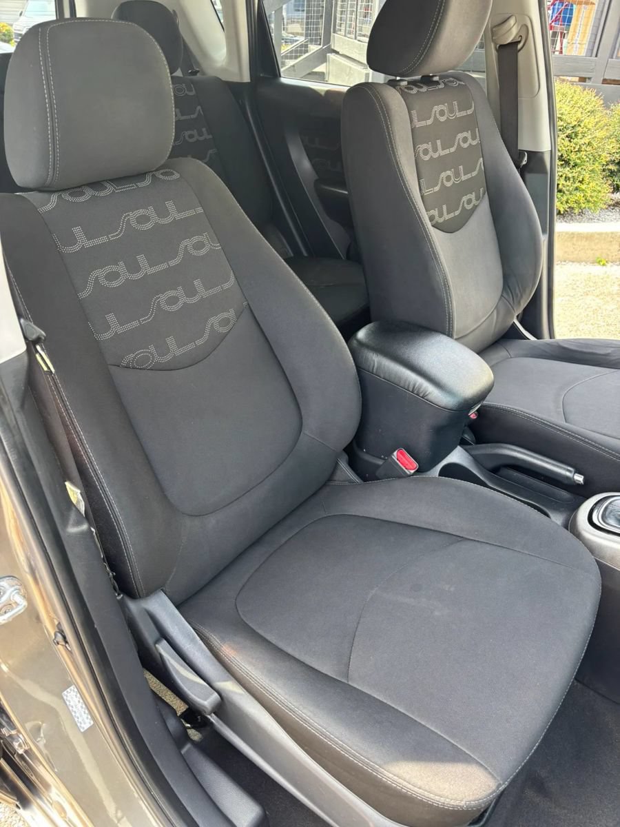 Used 2012 Kia Soul + FWD image 11