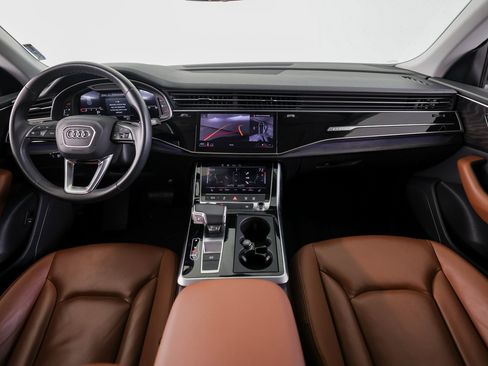 Used 2022 Audi Q8 Premium image 25