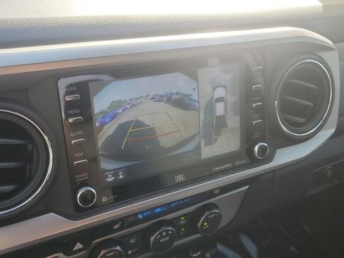 Used 2022 Toyota Tacoma Limited image 21