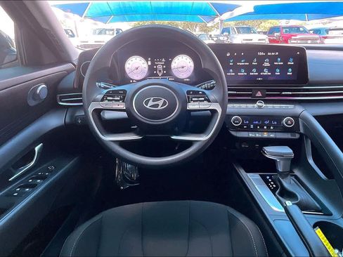 Used 2024 Hyundai Elantra SEL FWD image 6