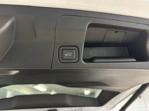 Certified 2023 GMC Acadia SLE w/ Driver Convenience Package image 24