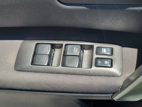 Used 2015 Nissan Rogue S FWD image 18