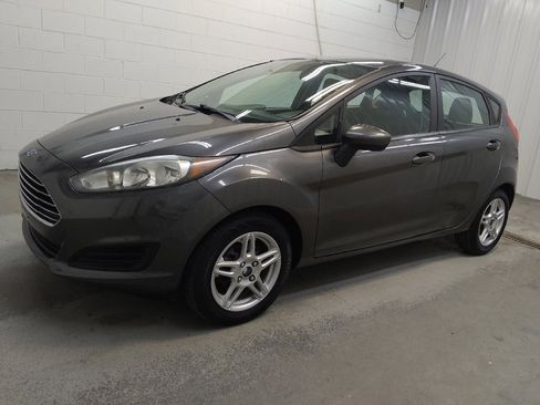 Used 2017 Ford Fiesta SE image 2
