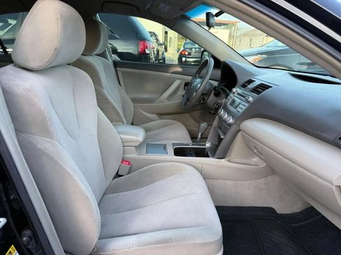 Used 2010 Toyota Camry LE FWD image 18
