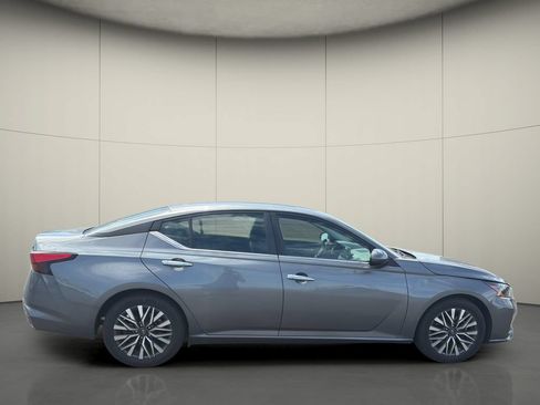 Used 2023 Nissan Altima 2.5 SV FWD image 8