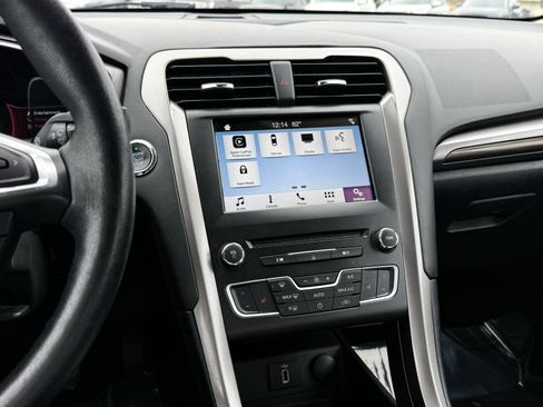 Used 2018 Ford Fusion SE w/ Equipment Group 602A FWD image 39