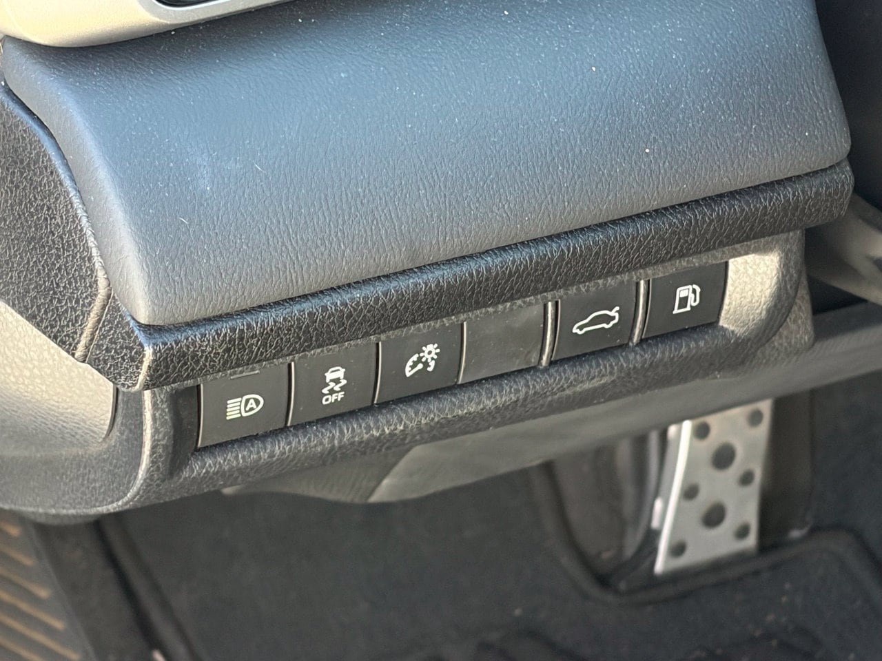 Used 2025 Toyota Camry XSE FWD image 7