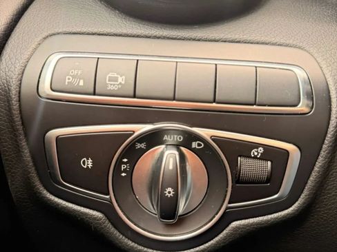 Used 2018 Mercedes-Benz GLC 300 4MATIC image 20