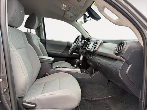 Used 2019 Toyota Tacoma SR5 AWD/4WD image 15