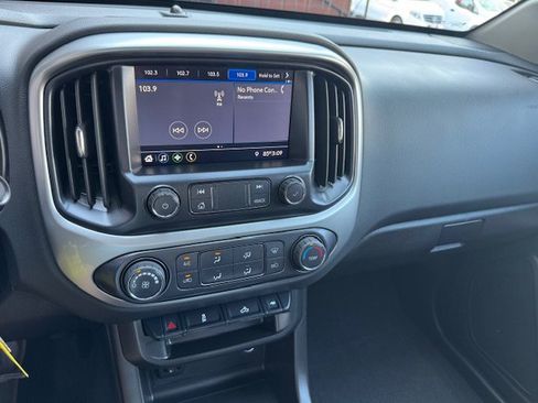 Used 2022 Chevrolet Colorado LT AWD/4WD image 12