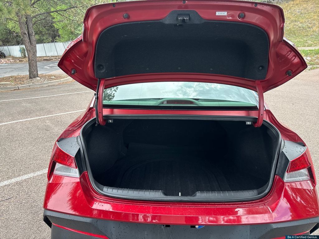 Used 2024 Hyundai Elantra SEL FWD image 17