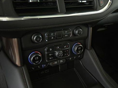 Used 2024 Chevrolet Suburban High Country AWD/4WD image 25