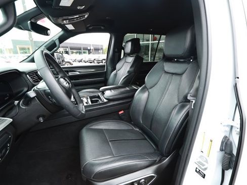 Certified 2024 Jeep Wagoneer L Series II w/ Flexible Seating Group RWD image 27