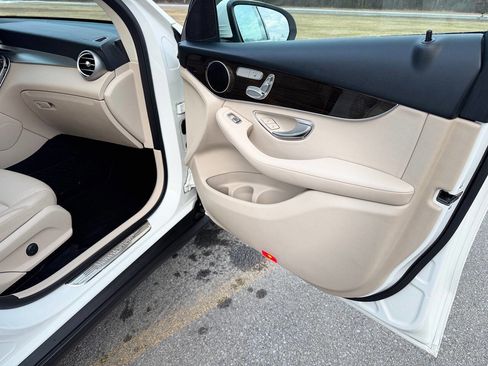Used 2017 Mercedes-Benz GLC 300 4MATIC image 19