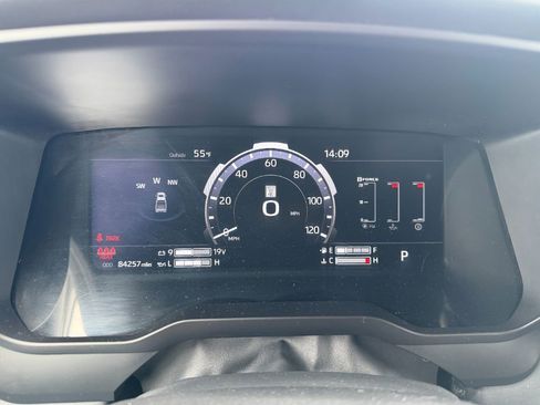 Used 2024 Toyota Tundra Platinum AWD/4WD image 18
