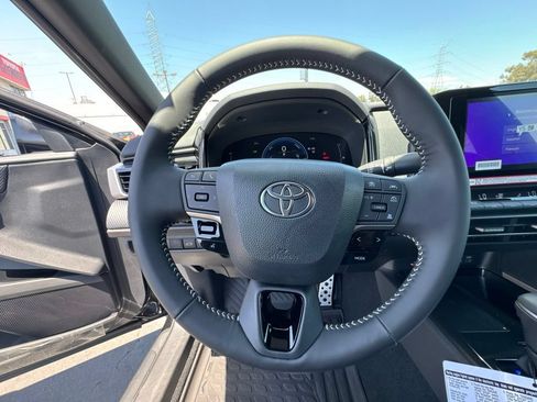 New 2026 Toyota Camry Hybrid FWD image 26