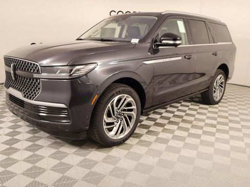 New 2025 Lincoln Navigator Reserve image 11