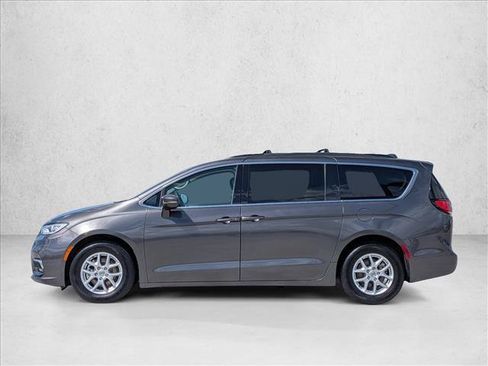 Used 2022 Chrysler Pacifica Touring-L FWD image 9