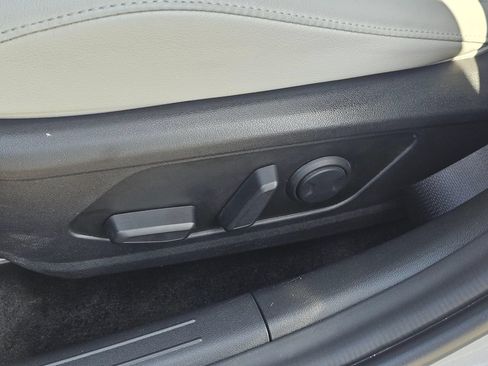Used 2025 Hyundai Elantra Limited FWD image 58