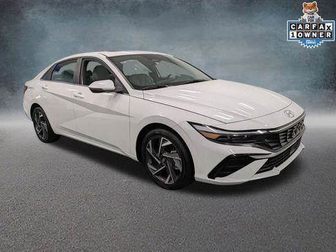 Used 2025 Hyundai Elantra Limited image 3