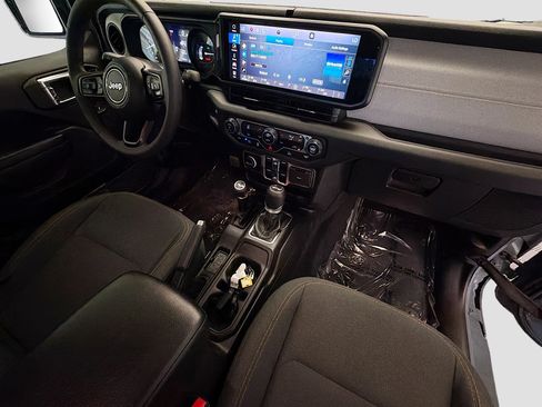 Used 2024 Jeep Wrangler Unlimited AWD/4WD image 12