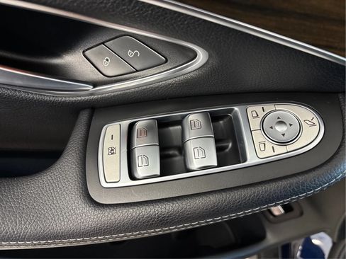 Used 2018 Mercedes-Benz GLC 300 4MATIC image 40