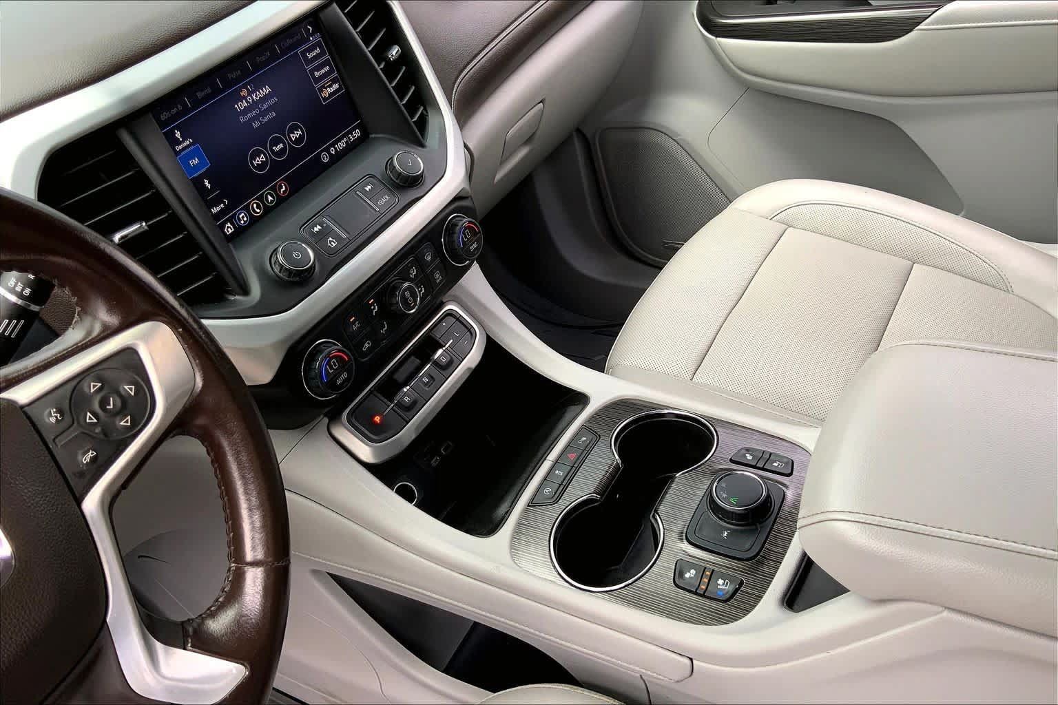 Used 2020 GMC Acadia SLT w/ Driver Alert Package II FWD image 16