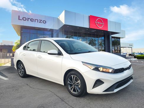 Used 2024 Kia Forte LXS image 3