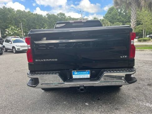 Used 2022 Chevrolet Silverado 1500 LTZ w/ LTZ Premium Package AWD/4WD image 3