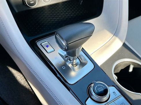 Used 2025 Genesis G70 2.5T image 17