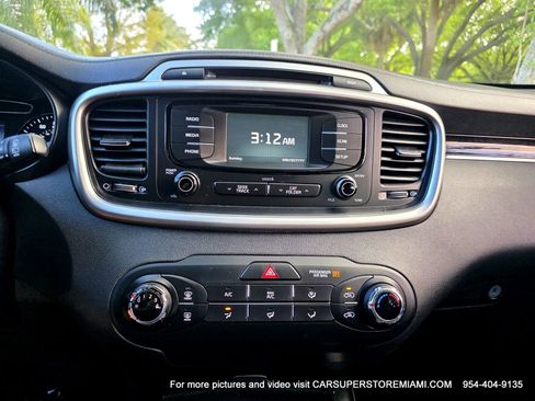 Used 2017 Kia Sorento LX image 37