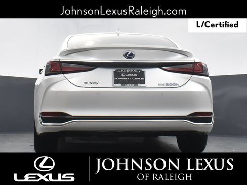 Used 2021 Lexus ES 300h Ultra Luxury w/ Accessory Package 2 FWD image 18