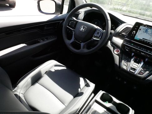 Certified 2026 Honda Odyssey Touring image 9