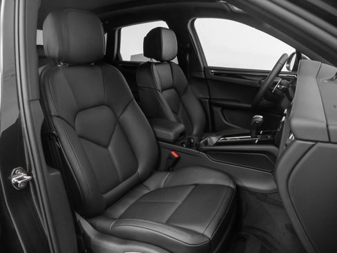 Used 2025 Porsche Macan image 20