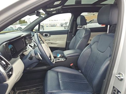 Used 2022 Kia Sorento SX Prestige w/ Panoramic Sunroof Package image 3