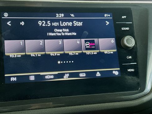 Used 2023 Volkswagen Tiguan SE R-Line image 21